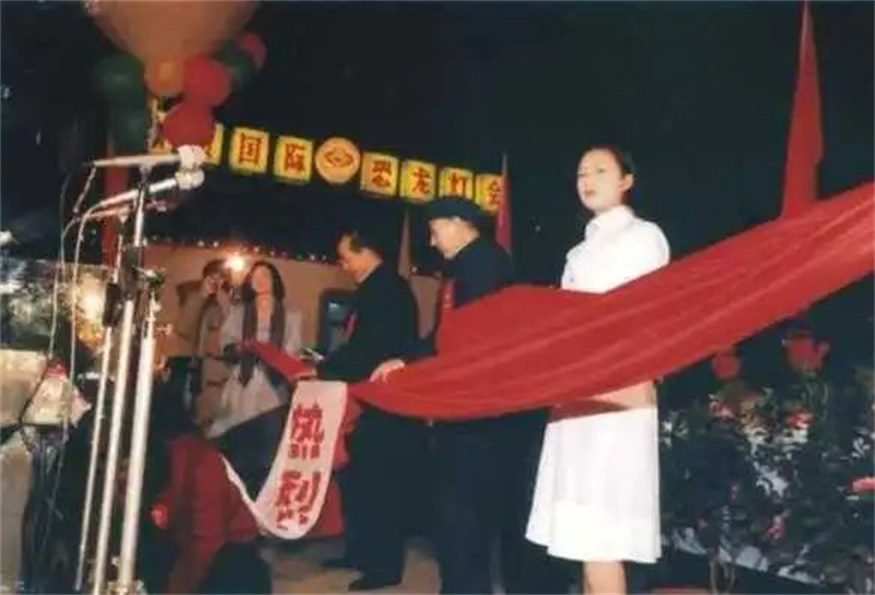 1987年第一届自贡国际恐龙灯会